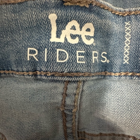 Lee Women's Classic Blue Jean Shorts - Picture 7 of 10